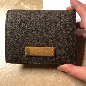 Michael Kors Jet Set Logo Case